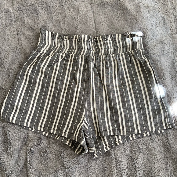Striped shorts - Picture 2 of 2